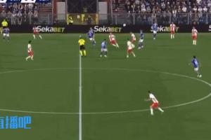 只進神仙球！帕斯靈巧轉身抽射世界波破門，皮球直掛死角門將無奈