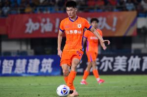 魯媒：王昊斌首次出席發布會 青島青春足球場的場地條件并不理想