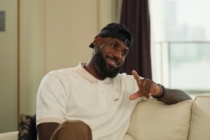 詹姆斯：我和朋友打高爾夫時不太被人打擾 在上海我們冒著大雨打