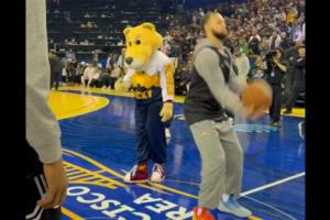 NBA官方曬庫里隨手全明星背投三分！網友：無與倫比的天賦！