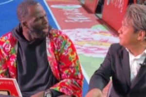 夢幻融入??！追夢大花襖吹嗩吶轉手絹 聯動宋小寶驚出表情包