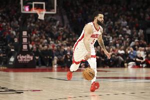 鐵林：幸好老范先拿了大合同 30多的小后衛大傷后想再求職太難了