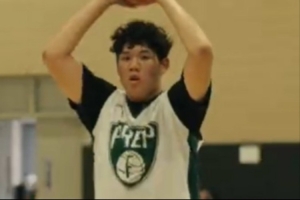 鞏曉彬兒子！媒體人：旅美高四球員鞏俊彤轉學至Fairmont Prep