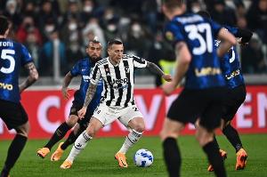 貝斯基：梅西像是神，但C羅做到了梅西沒做到的事，他改變了足球