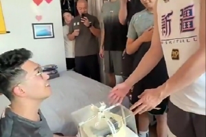 早日康復！祝吳冠希生日快樂！天天開心！