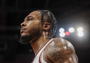 TA記者：惠特摩爾在中餐館吃飯時得知被交易一事 他沒想會回家鄉