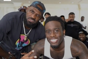 流量加持！詹姆斯今日做客美國網紅直播間 在線觀看人數超100萬