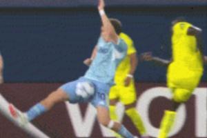 看著都疼！伊爾迪茲用襠部封堵佩佩遠射，隨后痛苦跪地