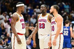 科爾：庫里&巴特勒&追夢季前賽首戰大概打15分鐘 明天做對抗訓練