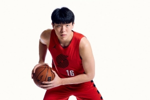 楊瀚森：希望新秀賽季在場上不要犯錯 別拖后腿 在場上多待幾分鐘