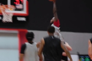 這是39歲？火箭官推曬杰夫-格林搶斷反擊左手滑翔劈扣