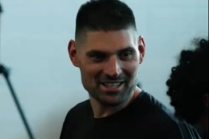 公牛曬球隊訓練視頻：健身房集合????都別遲到哦??