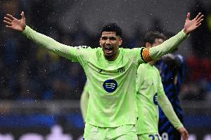 卡拉格：阿勞霍關鍵戰拉胯，巴薩想要有所作為必須賣掉他