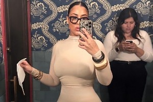 皮爾斯：你男友若點贊大屁股女算出軌嗎？女主持：不算 我理解他