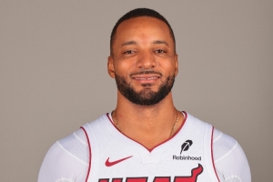 火力兇猛！鮑威爾半場12中6砍下18分2板1助