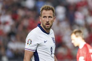 記者：凱恩、寬薩今日在室內訓練，能否出戰威爾士存疑