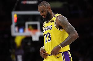 名嘴力挺詹姆斯決定二：但凡有點腦子的都知道他怎么可能現在退役