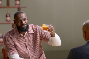 軒尼詩官方：來杯軒尼詩絕對是你最明智的選擇 不信就問勒布朗