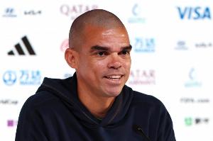 佩佩：在穆帥執教皇馬期間，阿隆索經常與其交流并提出自己見解