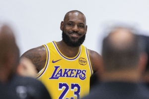 蘇群：詹姆斯在湖人過渡時期奪冠無望 他就像捧著瓷碗走鋼絲
