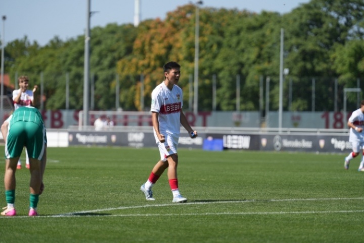 直播吧采訪謝初筠：德國的訓練體系非常專業，我技術好喜歡控球