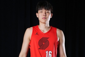 媒體人：比盧普斯把瀚森當(dāng)空間型內(nèi)線用 小楊訓(xùn)練中的3分應(yīng)該穩(wěn)定