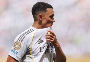 阿斯：阿諾德恢復期有望縮短至五周，但不太可能首戰戰巴薩