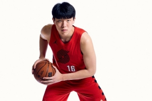 楊瀚森需要提升的地方還很多 特別是力量上的差距、犯規多的問題