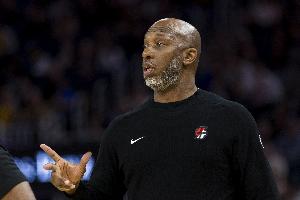 霍勒迪：我感覺老了 有人問我是否和比盧普斯對位過&我說是的