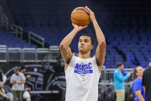 Scotto：老鷹與凱萊布-休斯坦簽下了一份雙向合同