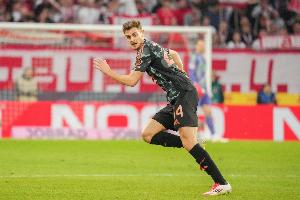 拜仁官方：斯坦尼西奇恢復(fù)球隊(duì)合練，格納布里進(jìn)行個(gè)人有球訓(xùn)練