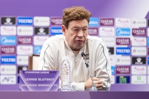 斯盧茨基：我們要提升比賽中的競技強度，謝鵬飛戴偉浚已參加訓練