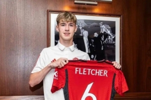 弗萊徹兒子杰克在曼聯(lián)U21比賽中染紅離場(chǎng)，將停賽兩場(chǎng)