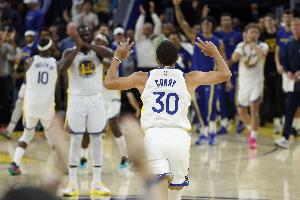 眾志成城！庫里連砍16分拖入加時 勇士終結陣容加時賽5人都得分！