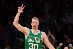 手感不錯！豪澤全場三分10中6 得到18分3板1斷1帽