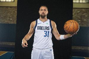 克萊：我現(xiàn)在打球就是為了爭冠 我們必須持之以恒地努力