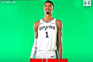 文胖：文班身高不止2.26米 他希望大家關注自己的技術而非尺寸