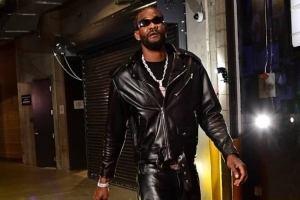 保持??！艾頓曬黑皮衣套裝帥照：與眾不同的能量 就是自律??