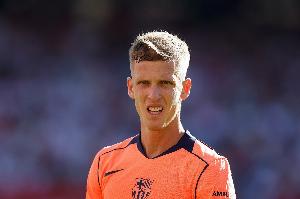 世體：奧爾莫本周日前往克魯伊夫球場，觀看了巴薩B隊比賽