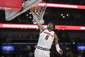 效率挺高！沃特森4投3中得到7分2板1助