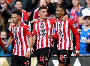 賽季新黑馬誕生！英超9輪戰(zhàn)罷排名前四，這支黑貓很“不簡單”