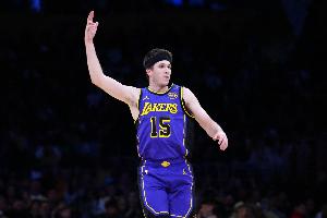 還得是我！詹東均缺陣時(shí) 里夫斯場均44+9+10&命中率53%/48%/98%