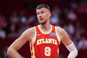 內(nèi)外開花！波爾津吉斯半場10中6高效貢獻16分 三分5中2