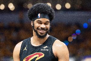 輕輕松松！阿倫12中7拿下20分7板2助1斷