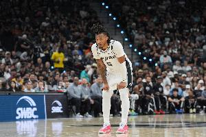 沖擊力不錯！卡斯爾半場5中3&罰球8中6拿到12分 另有1板2助1斷