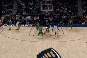 蝴蝶穿花！普爾持球突破吸引防守 妙傳助瓊斯輕松上籃打中