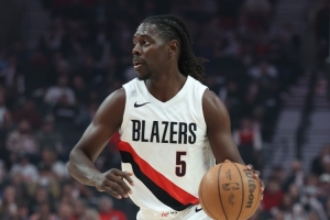 越老越妖！霍勒迪15投10中&三分7中4 無罰球砍下24+5+6