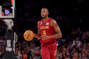 攻防兼?zhèn)洌∧祭?0投5中砍下15分11籃板5助攻3蓋帽 正負值+27