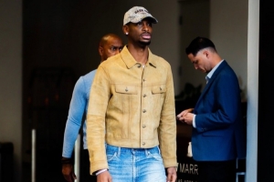 今日份亞歷山大clean fit頂男穿搭！淺駝色麂皮夾克+水洗牛仔褲！