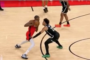 杜蘭特持球擊中威爾遜被吹進攻犯規 火箭挑戰失敗